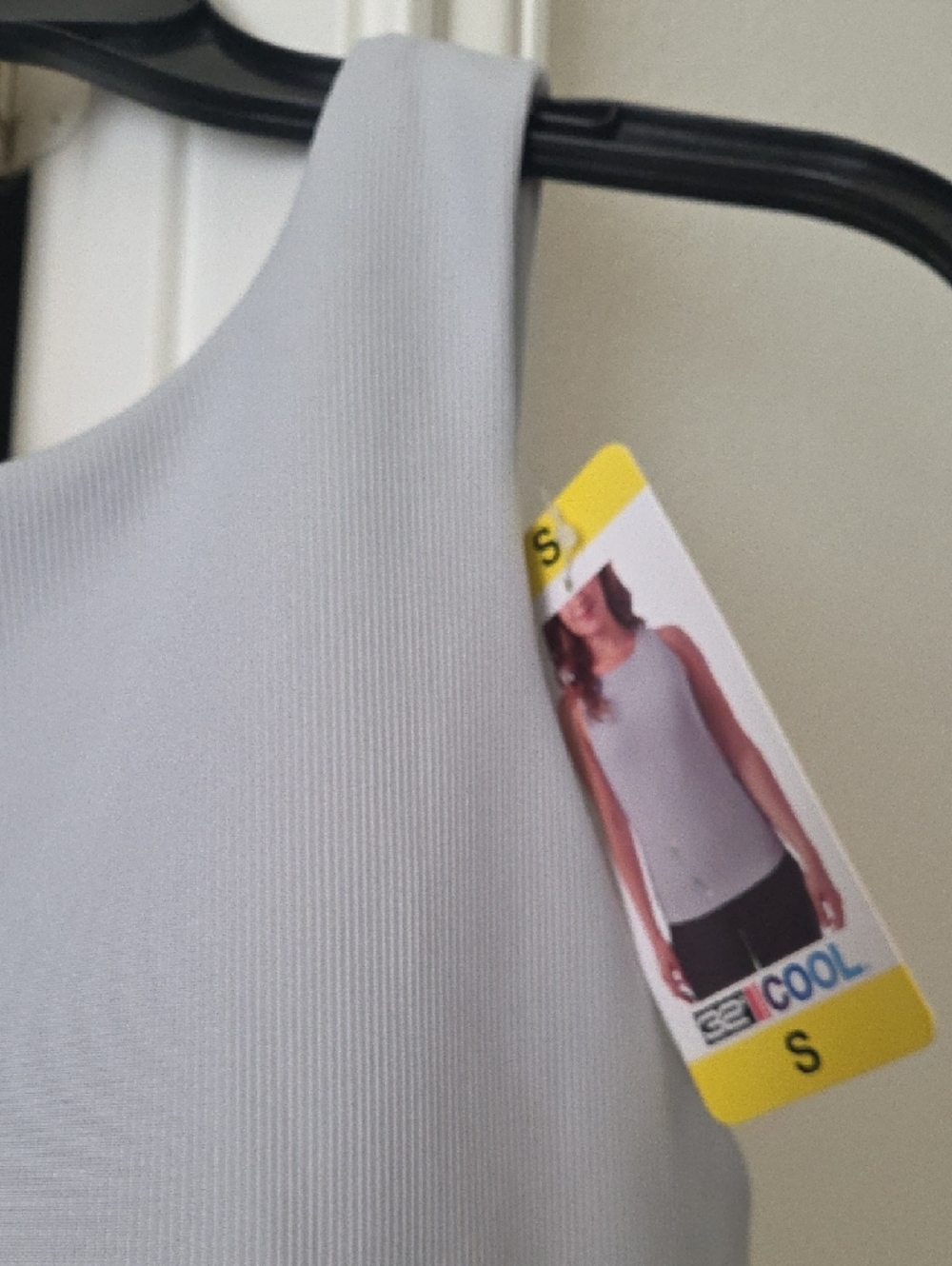 32 Degrees Ladies Tank With Built In Bra - Picture 5 of 5